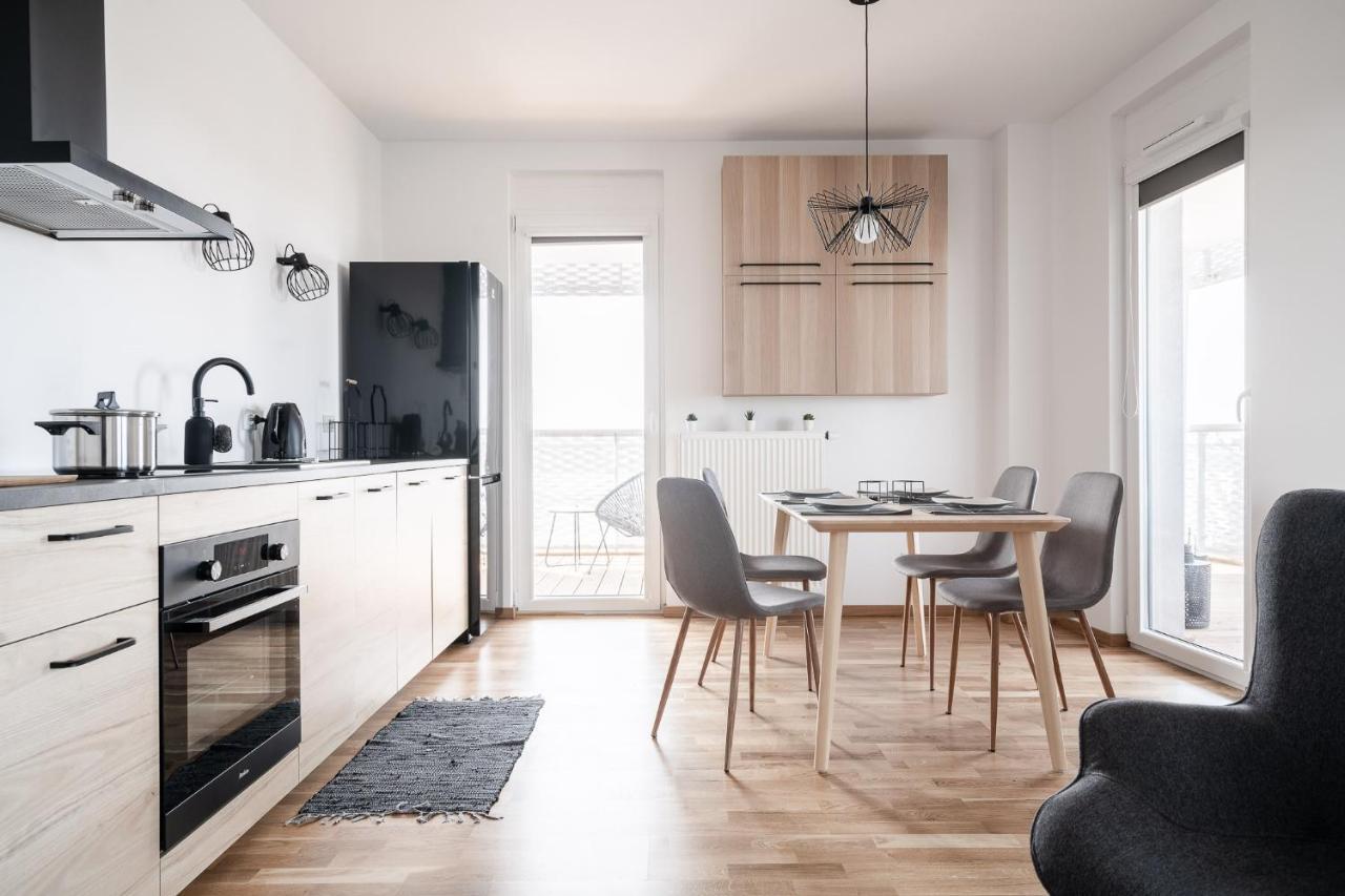 Rentplanet - Apartamenty Atal Tower Wrocław Exteriör bild