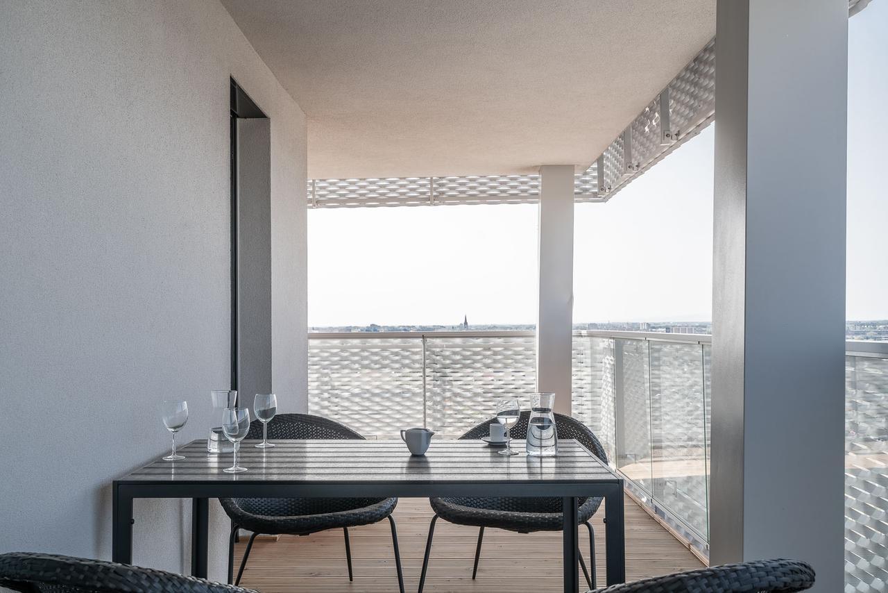 Rentplanet - Apartamenty Atal Tower Wrocław Exteriör bild